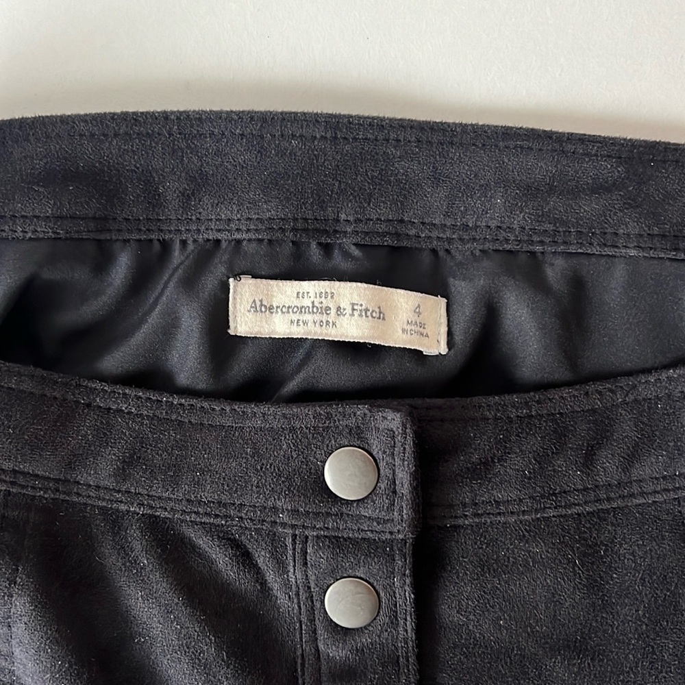 Abercrombie & Fitch Faux Suede Button Front Mini Skirt Black Size 4 - Picture 5 of 6